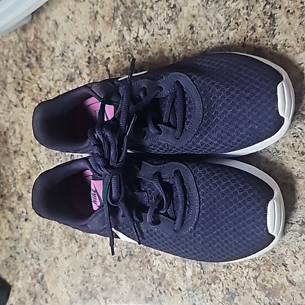 Nike Tanjun shoes